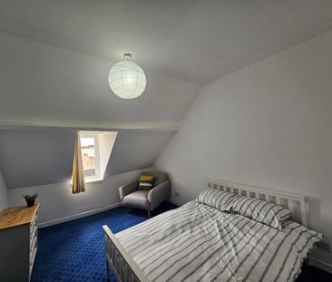 Torquay town centre room with all bills included - Photo 4