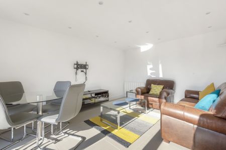 Bramley Close, London, N14 - Photo 2