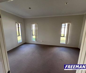Fabulous Home in the highly sought after Hillview Estate! - Photo 6