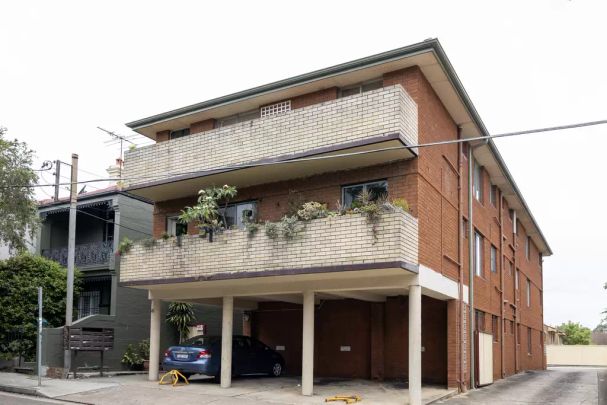 Bright and spacious studio apartment - Photo 1