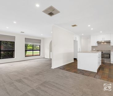 84 Carruthers Drive, Modbury North - Photo 3