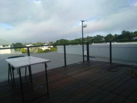 Large Four Bedroom Residence with great Deck on Roof - Photo 3