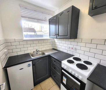 1 bedroom ground floor flat to rent - Photo 5