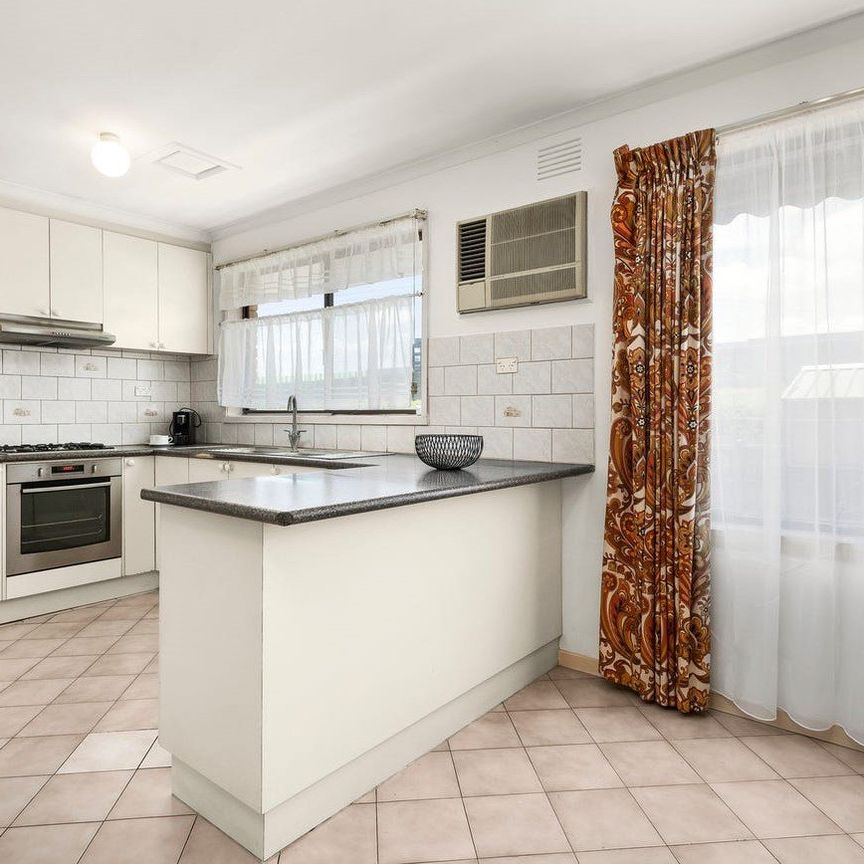 MULGRAVE’S HIDDEN GEM – SPACIOUS FAMILY HOME WITH TIMELESS CHARM! - Photo 1