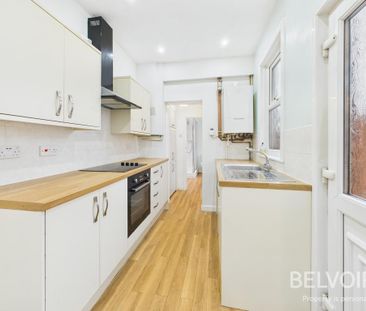 4 bedroom terraced house to rent - Photo 4