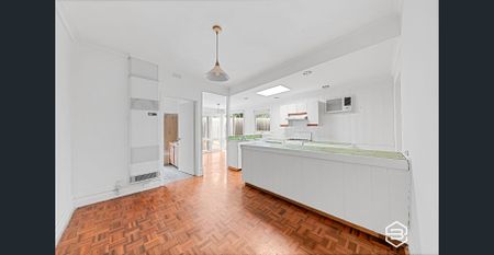 Charming Victorian Home - Photo 5