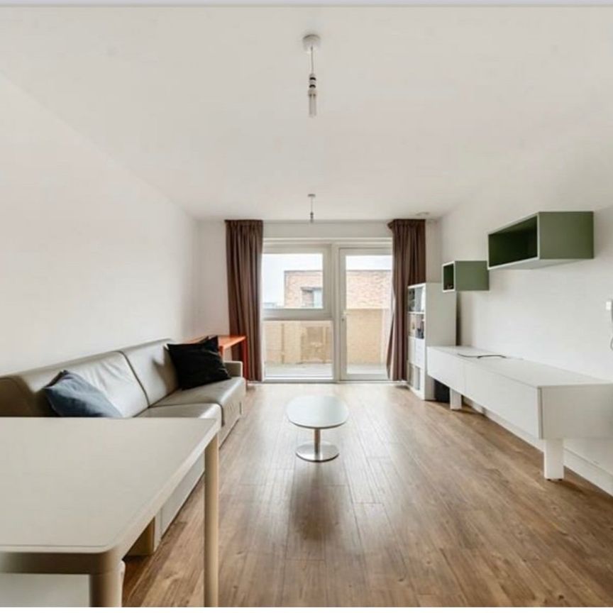 1 Bed Flat, London, SE8 - Photo 1