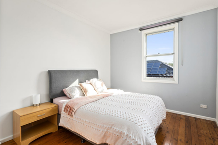 Comfortable Three-Bedroom Home in Convenient Warrawong Location - Photo 5