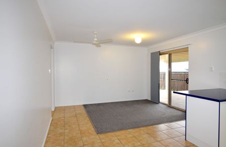 CALLING ALL FAMILIES! GREAT LOCATION, WITHIN MINUTES TO SCHOOLS AND SHOPS! - Photo 4