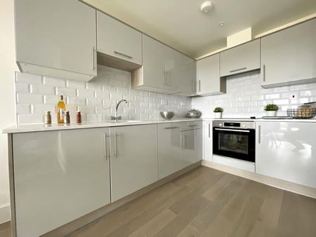 2 bedroom penthouse to rent - Photo 3
