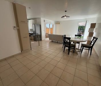 Location Appartement 3 pièces 77m² LE PRADET 83220 - Photo 3