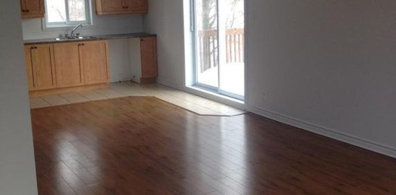 4 1/2 rénové à Farnham - 1350$/mois ! - Photo 2