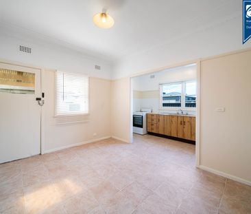 Well-Located 2-Bedroom Home - Water Included - Photo 4