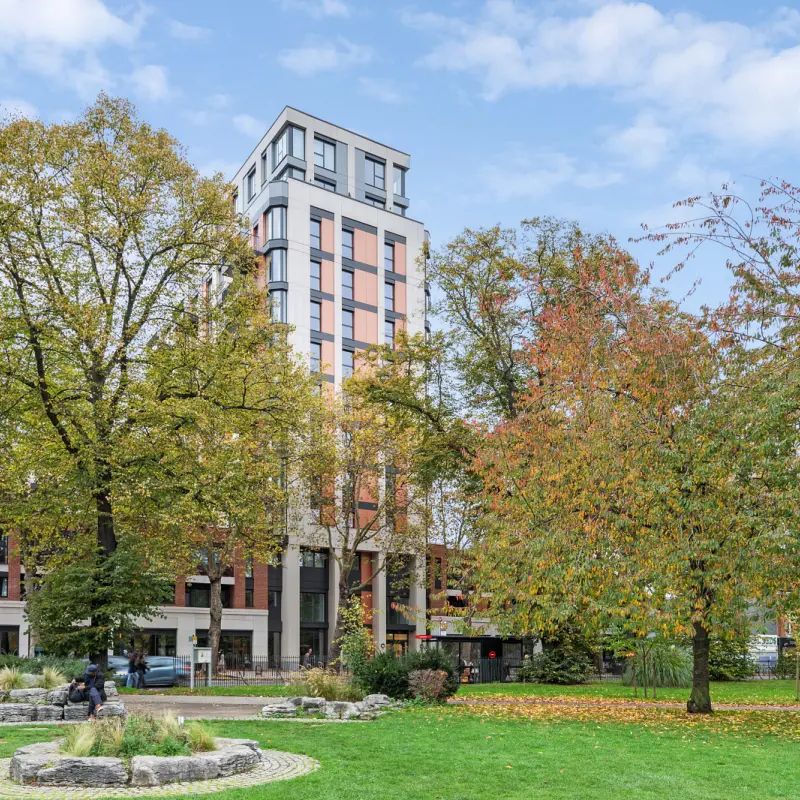 2 bedroom flat in Chiswick - Photo 1