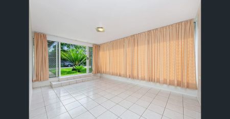 NEAT, TIDY 2 BEDROOM UNIT IN THE PERFECT LOCATION! - Photo 3