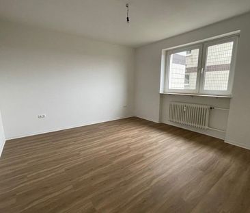 Frisch saniert: Helle 2 Zimmerwohnung mit Blick! - Photo 1
