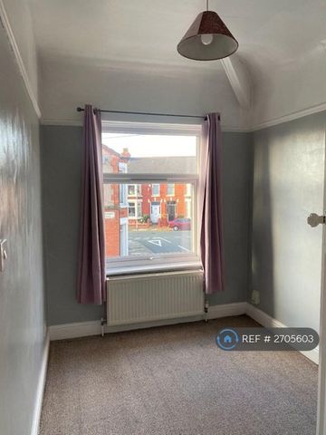 3 bedroom semi-detached house to rent - Photo 5