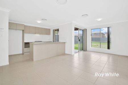 Neat and tidy Family Home with a Large Backyard - Photo 2