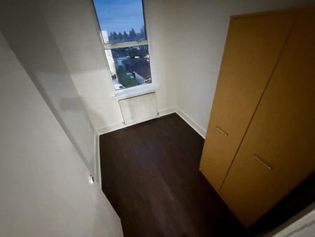 3 bedroom flat to rent - Photo 3