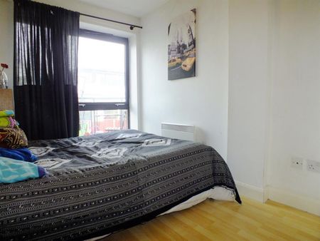1 bedroom Flat To Let - Photo 4