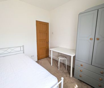 Room in a Shared House, London, SE9 - Photo 3