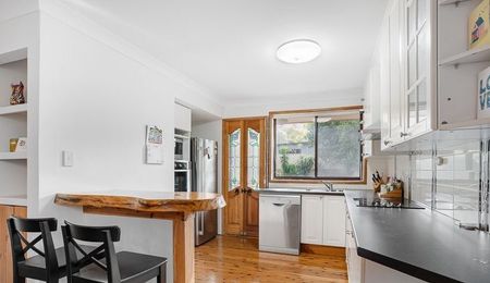 Charming 3-Bedroom Villa in Thirroul - Photo 3