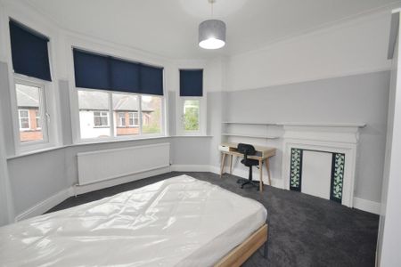 4 bedroom terraced house to rent - Photo 2