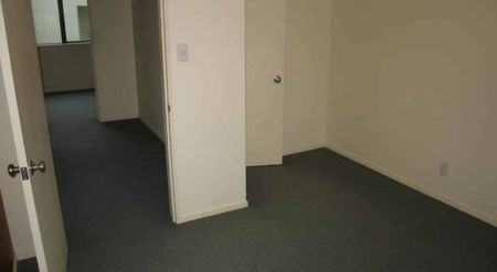 FIVE BEDROOMS - STUDENT RENTAL - Photo 5