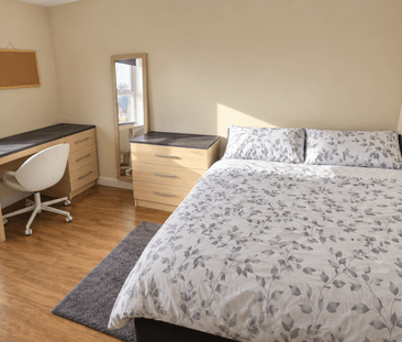 6 bedroom detached house to rent - Photo 3