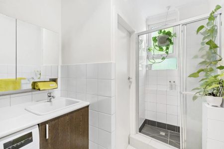 "A Prime Furnished Two-Bedroom Apartment in Vibrant 'Domain Precinct' '' - Photo 3