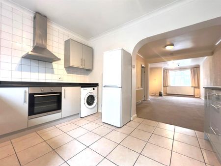 3 bedroom house - semi-detached - Photo 2