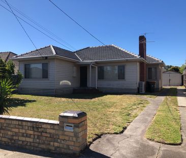 Three Bedrooms in a Great Location - 6 Month Lease - Photo 5