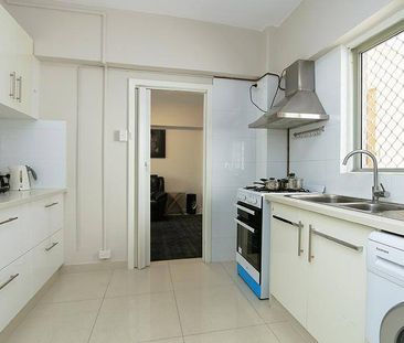 2 BEDROOM APARTMENT - CITY LIVING ! - Photo 4