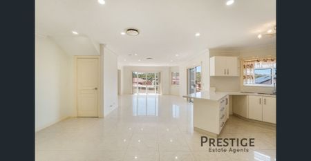 Water and Gas Included with the Rent.... - Photo 2