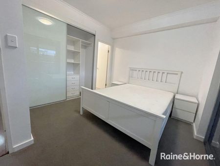 Two-Bedroom Apartment in Heart of Kogarah (with some furniture available) - Photo 5