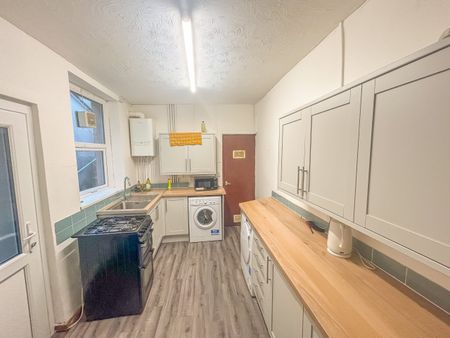 Stow Hill, Treforest, Pontypridd - Photo 2