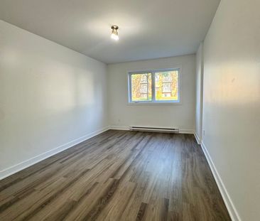 555 Rue Cadillac, Longueuil (Le Vieux-Longueuil), QC J4L - Photo 2