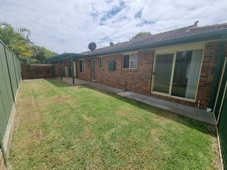 NEAT & TIDY VILLA IN QUIET CUL-DE-SAC - Photo 4