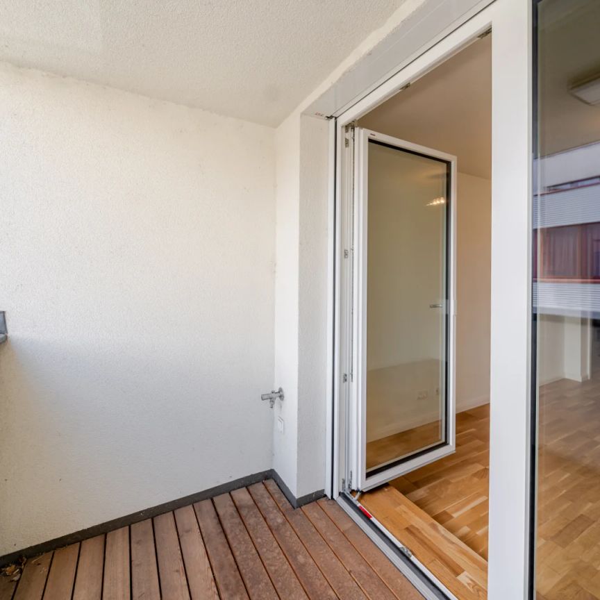 Einziehen und wohlfühlen – 3 Zimmer mit Balkon und Tiefgaragenparkplatz - Foto 1
