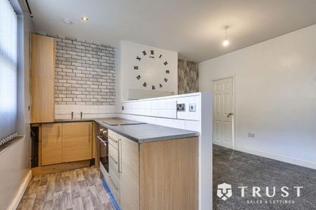 2 bedroom terraced house to rent - Photo 4