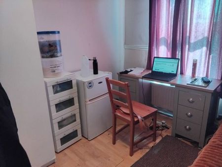Room in a Shared House, Windmill Road, LU1 - Photo 4