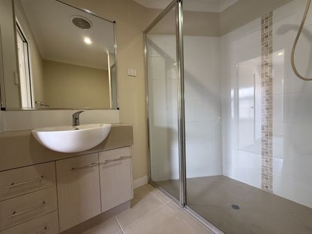 MODERN 3 BEDROOM HOME IN BURDELL - Photo 5