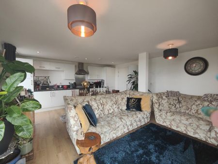 2 bedroom flat to rent - Photo 3