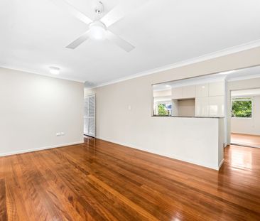 Large Family Home with Pool – Flexible Living & Multiple Spaces - Photo 3