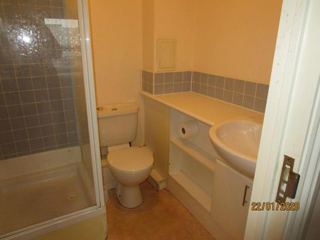 2 bedroom flat to rent - Photo 4