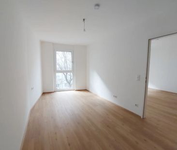 Tolle Aufteilung - moderner Neubau mit Terrasse - Photo 2