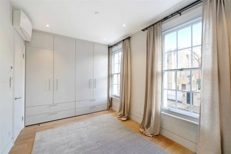 4 bedroom maisonette in London - Photo 3