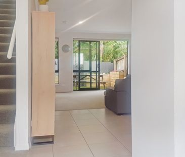 Spacious Three bedroom Family home! - Photo 4