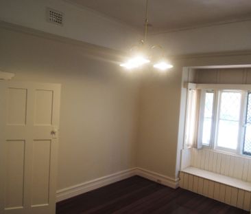 CHARMING CHARACTER HOME! - Photo 2
