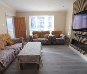 3 bedroom end of terrace house to rent - Photo 1